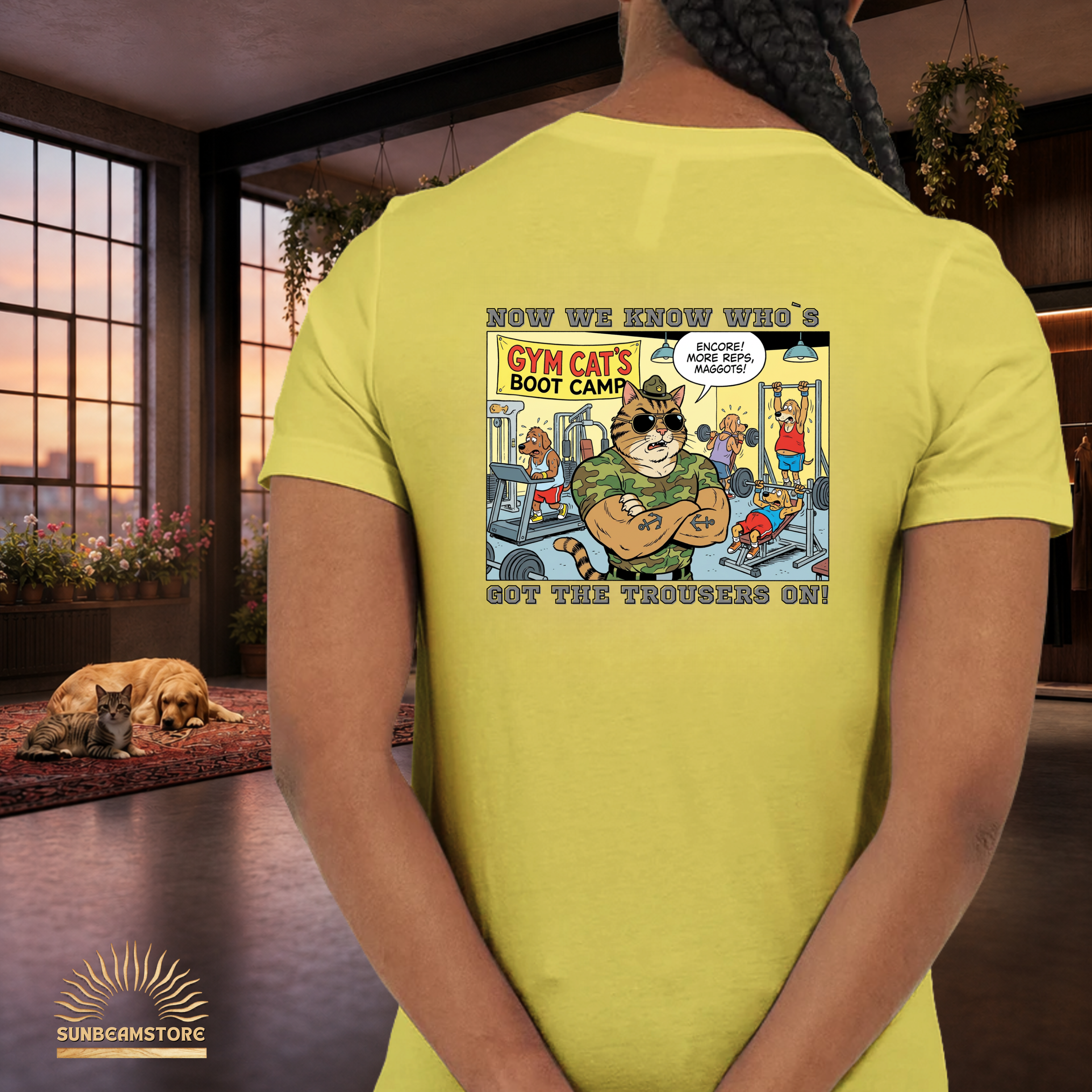 Max the Gym Cat I  – Lustiges Katzen Fitness T-Shirt I Comic Katzen Shirt mit Rückenprint für Gym-Fans und Katzenliebhaber - Premium Unisex Crewneck T-shirt | Bella + Canvas 3001