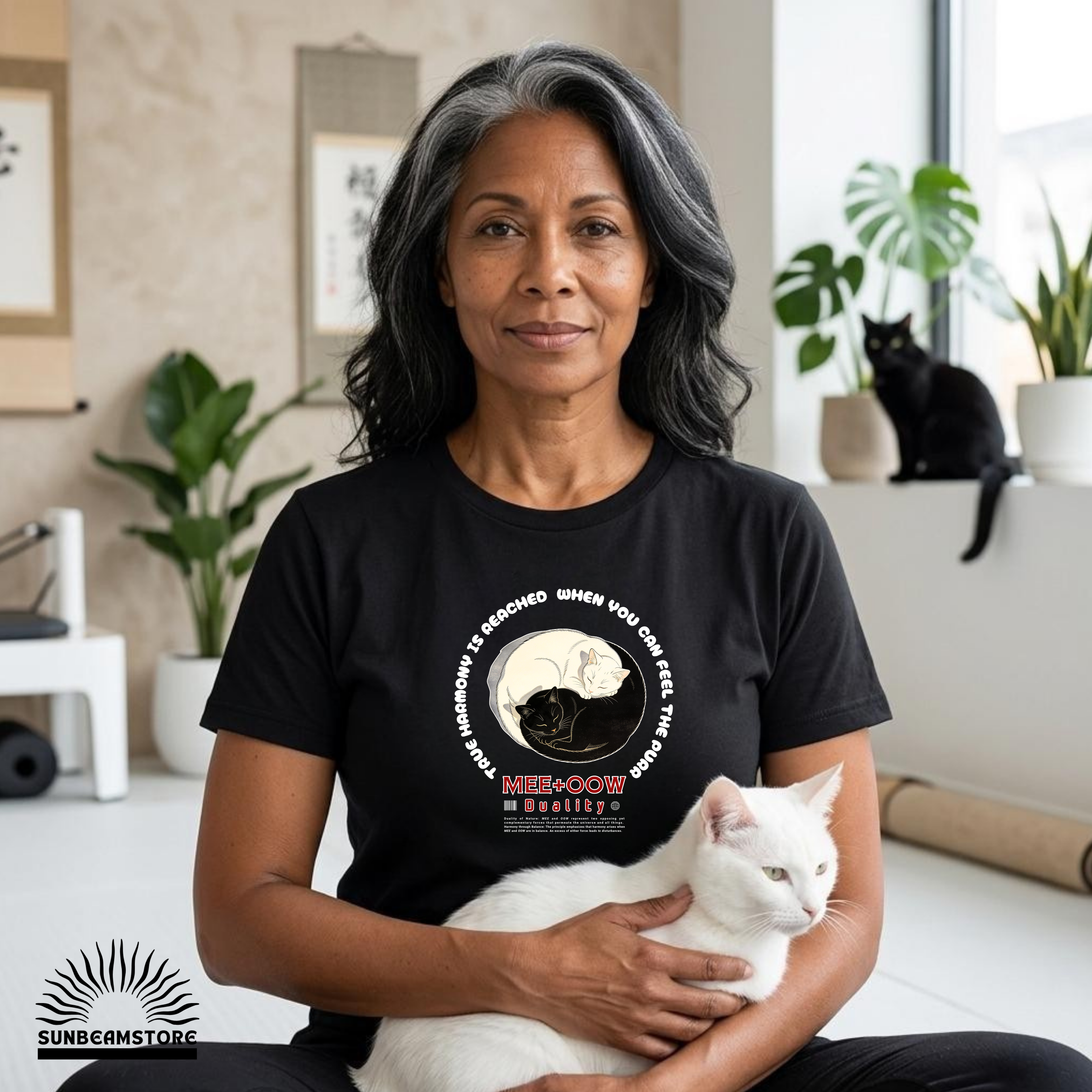 Yin Yang Katzen T-Shirt – Mee+Oow Duality, Minimalistisches Katzen Design, Balance & Harmonie, Katzenliebhaber Geschenk Premium Unisex Crewneck T-shirt | Bella + Canvas 3001