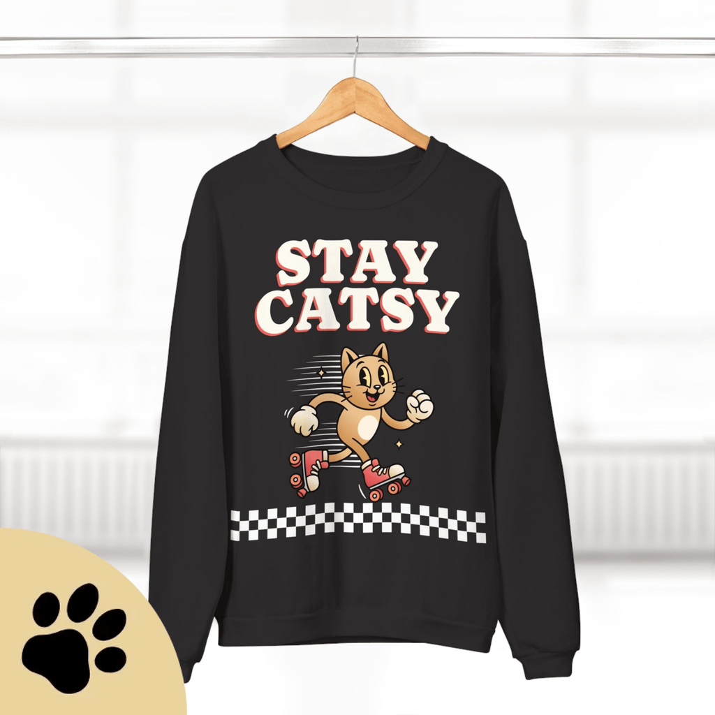STAY CATSY Retro Sweatshirt – Rollerskating Cat Crewneck mit Checkerboard-Design - Sunbeamstore